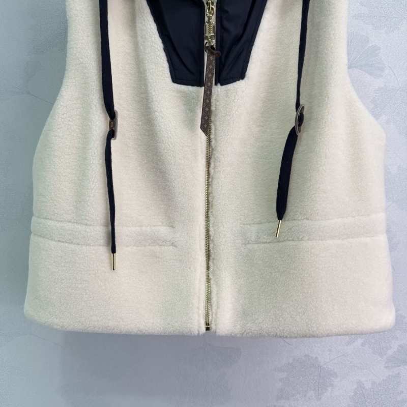 l0vis Vvtt0n outwear